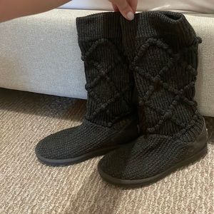 • Knitted Ugg Boots